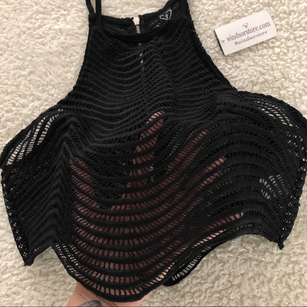 Black zipper with scallops crop top